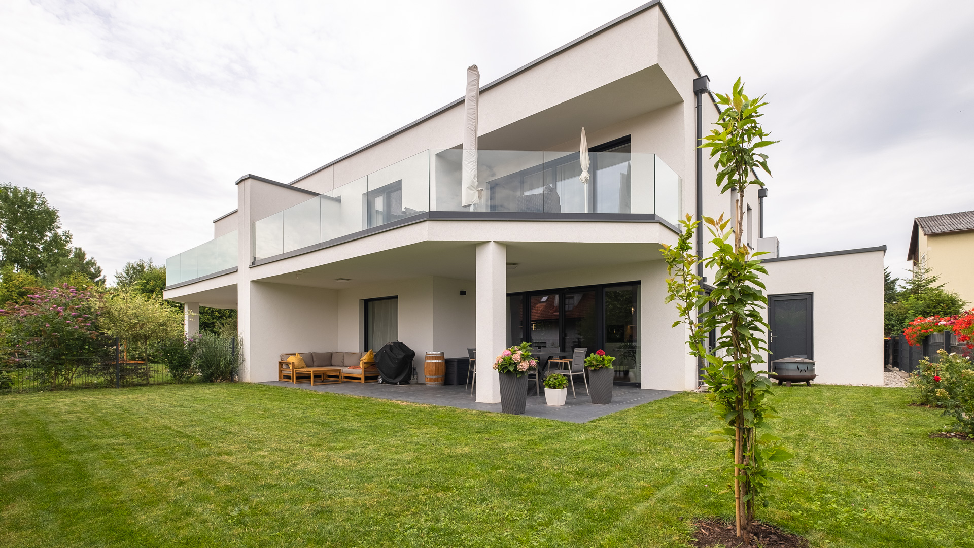 LINZ PÖSTILINGBERG: Charmante Doppelhaushälfte mit stilvollem Ambiente und Gartenidylle